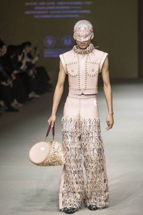 东华大学10名新锐设计师携60套原创概念服装打眼时装周舞台